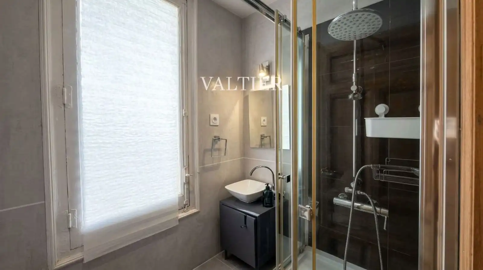 Bathroom of Flat for rent in Madrid  with Air Conditioner, Heating and Furnished