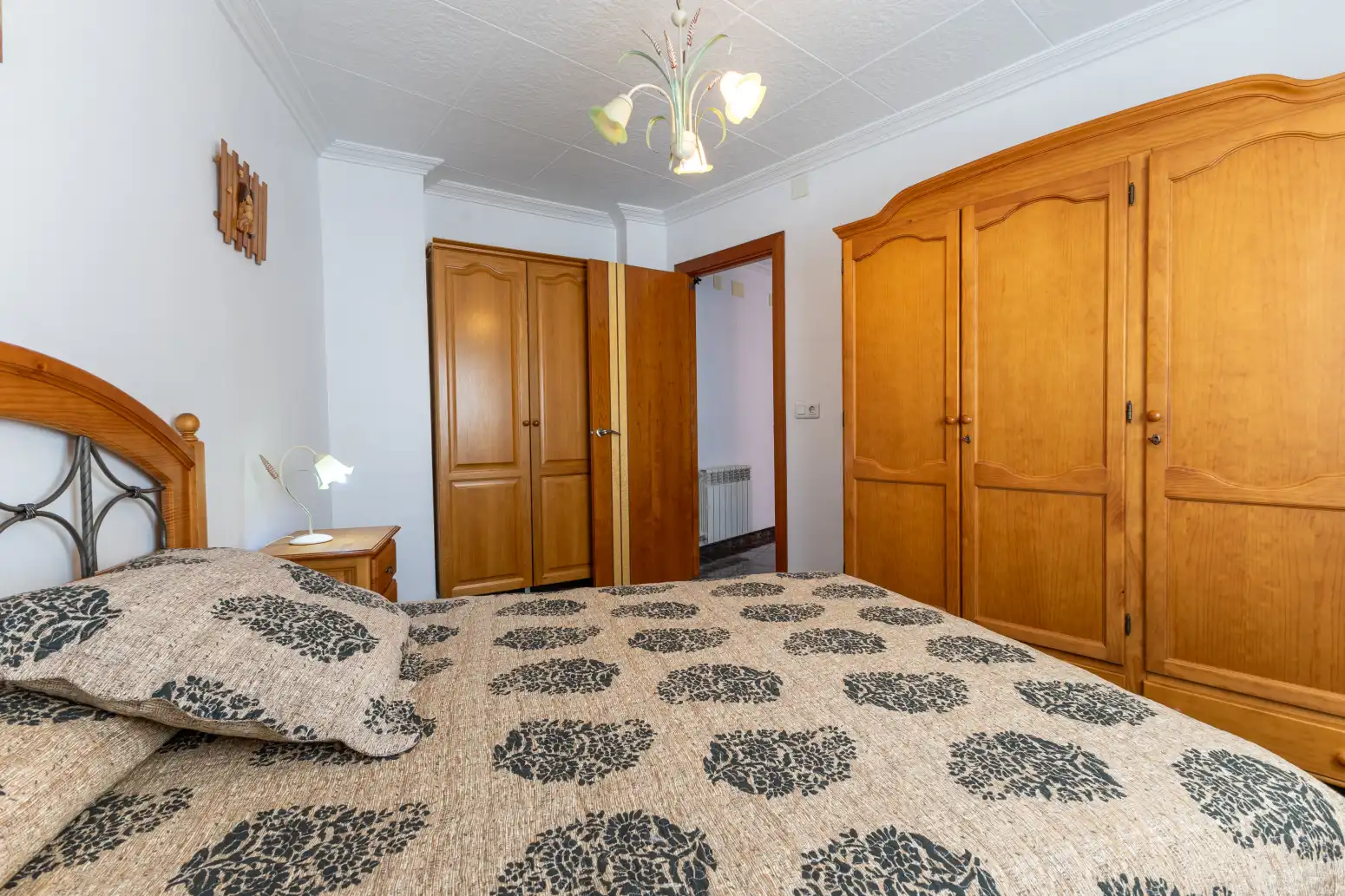 Dormitori de Casa o xalet en venda en Viver amb Terrassa i Moblat