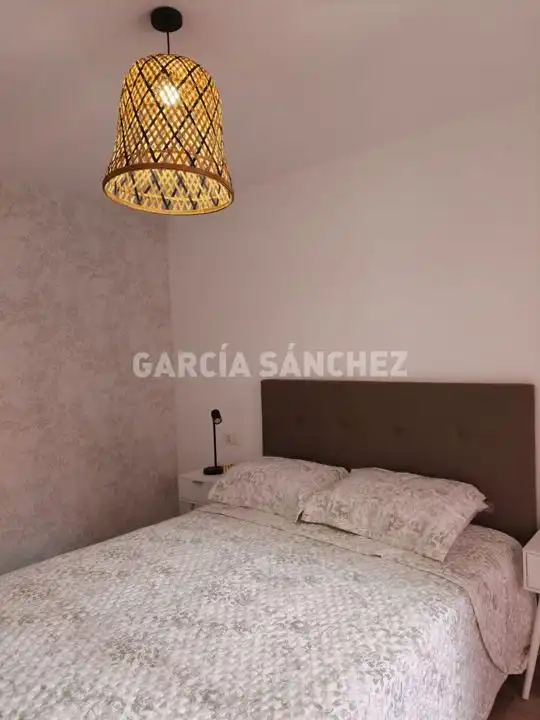 Dormitori de Apartament en venda en Boiro amb Traster, Moblat i Forn