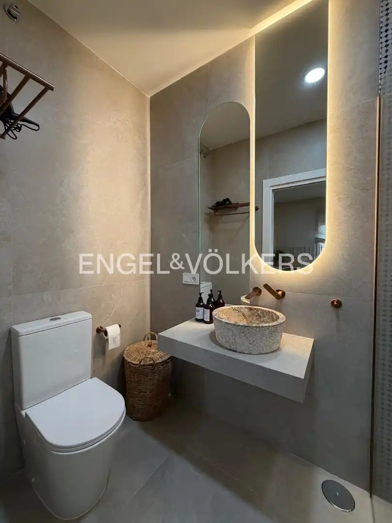 Badezimmer von Erdgeschoss zur Miete in Sevilla mit Klimaanlage, Heizung und Möbliert