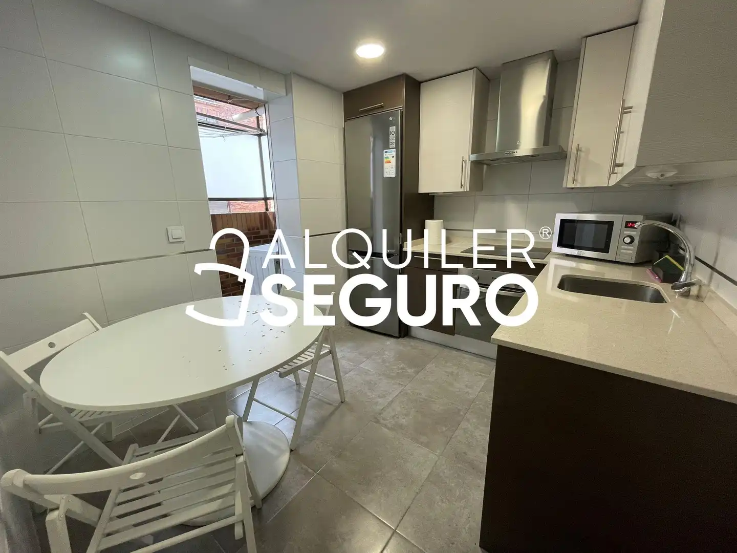 Cuina de Pis de lloguer en Madrid amb Aire condicionat, Calefacció i Traster