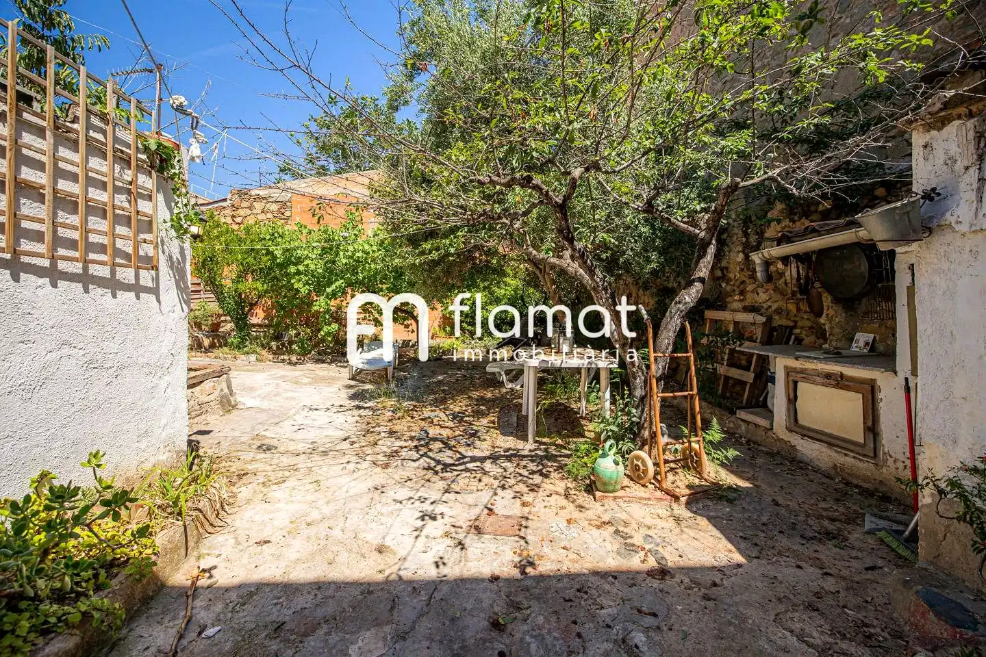 Country house zum Verkauf in Santa Coloma de Gramenet mit Privatgarten und Terrasse