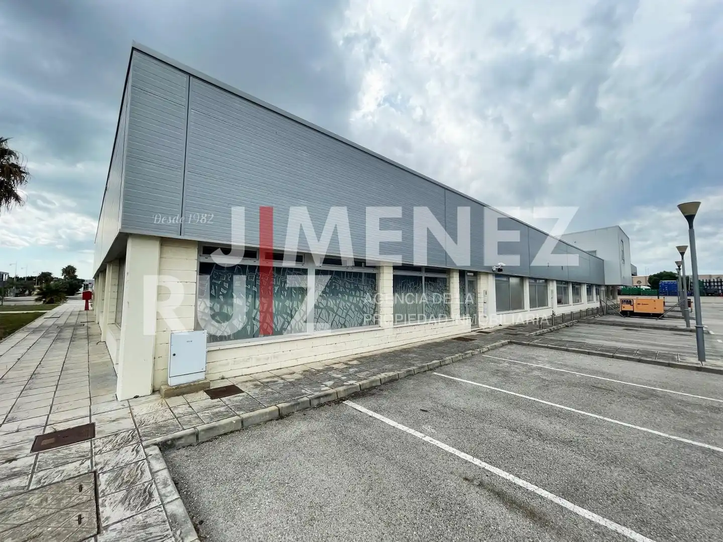 Exterior view of Office for sale in El Puerto de Santa María