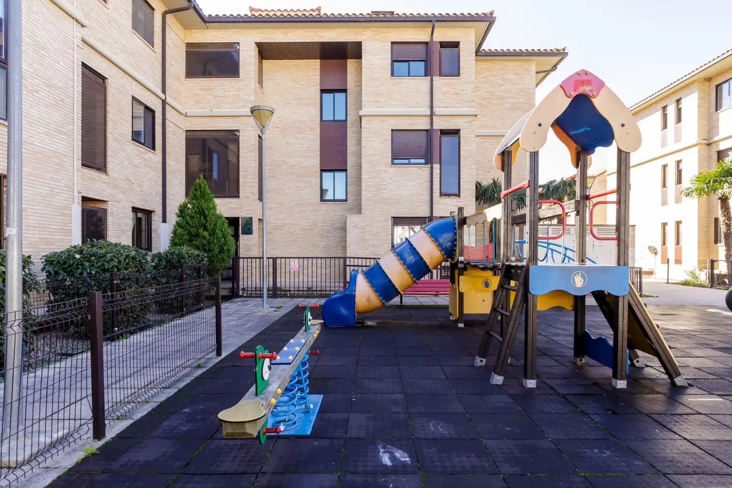 Vista exterior de Casa adosada en venda en María de Huerva amb Calefacció, Jardí privat i Terrassa
