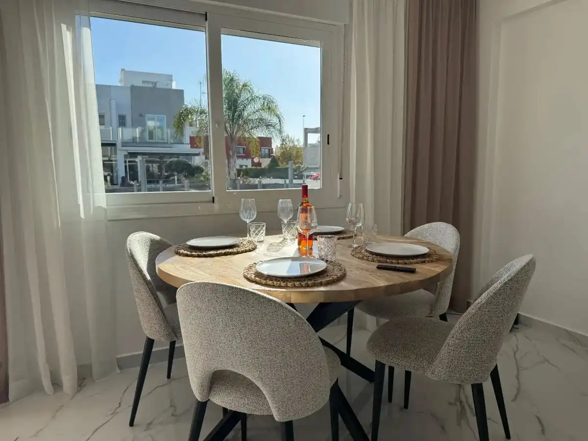 Comedor de Casa adosada en venta en Torrevieja con Aire acondicionado, Jardín privado y Amueblado