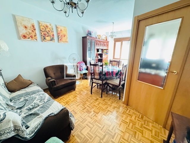 Sala d'estar de Pis en venda en  Madrid Capital amb Calefacció, Parquet i Terrassa