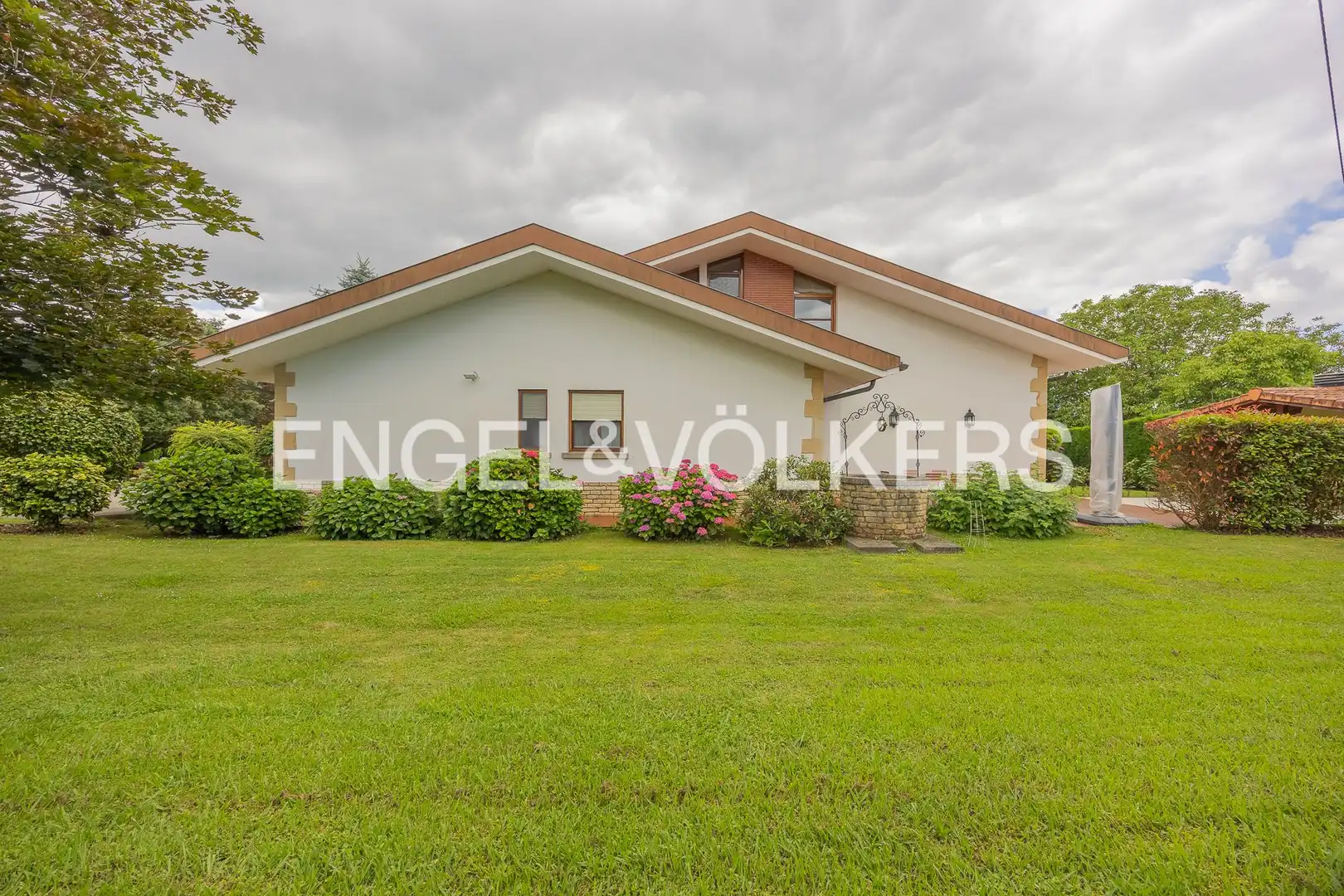 Vista exterior de Casa o chalet en venta en Loiu con Calefacción, Jardín privado y Trastero