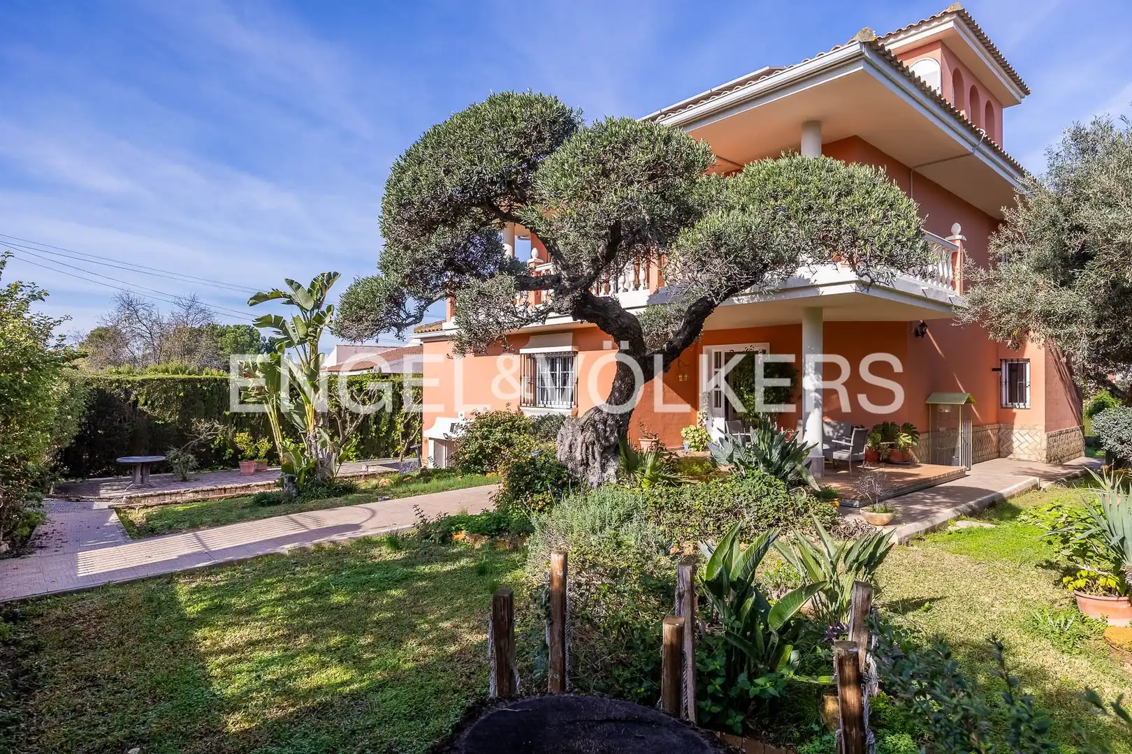 Casa con terraza en venta en Cerros de Montequinto