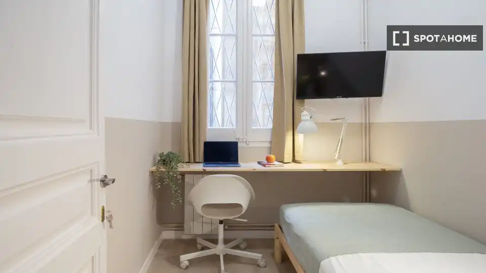 Bedroom of Flat for share in Sant Andreu