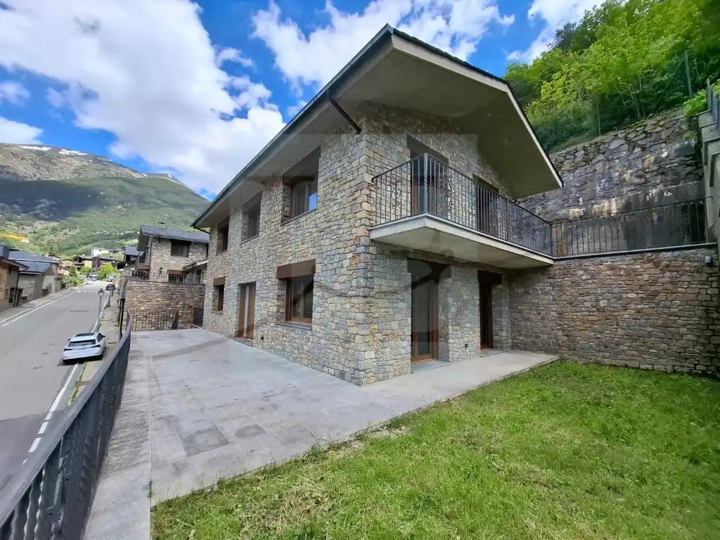 Vista exterior de Casa o chalet en venta en Sant Julià de Lòria