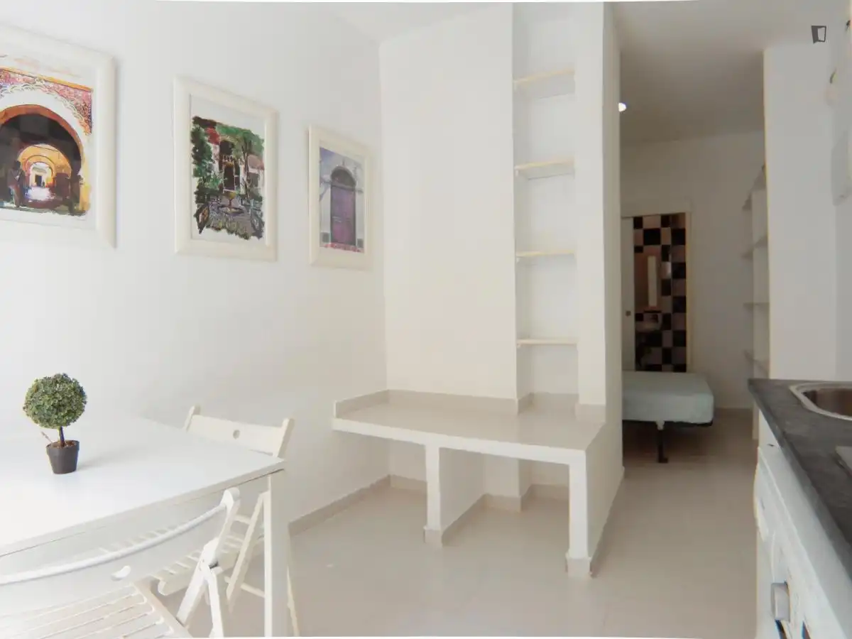 Study for rent in Puerta del Ángel