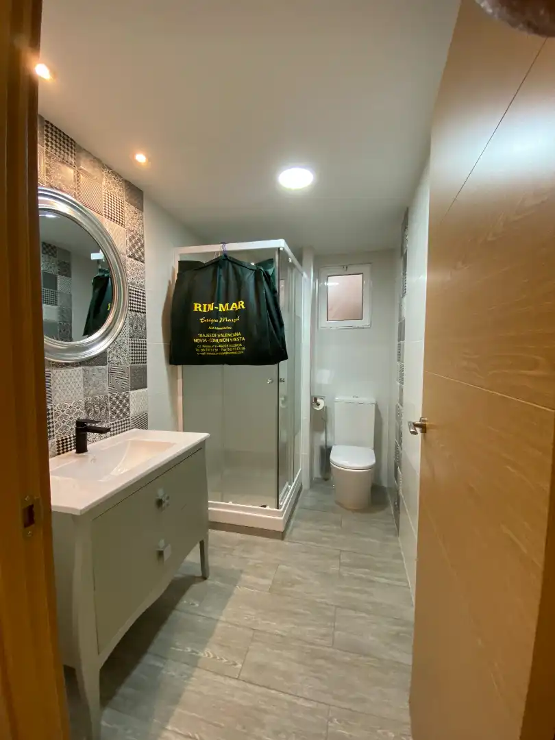 Badezimmer von Wohnungen zur Miete in Valencia mit Klimaanlage, Heizung und Möbliert