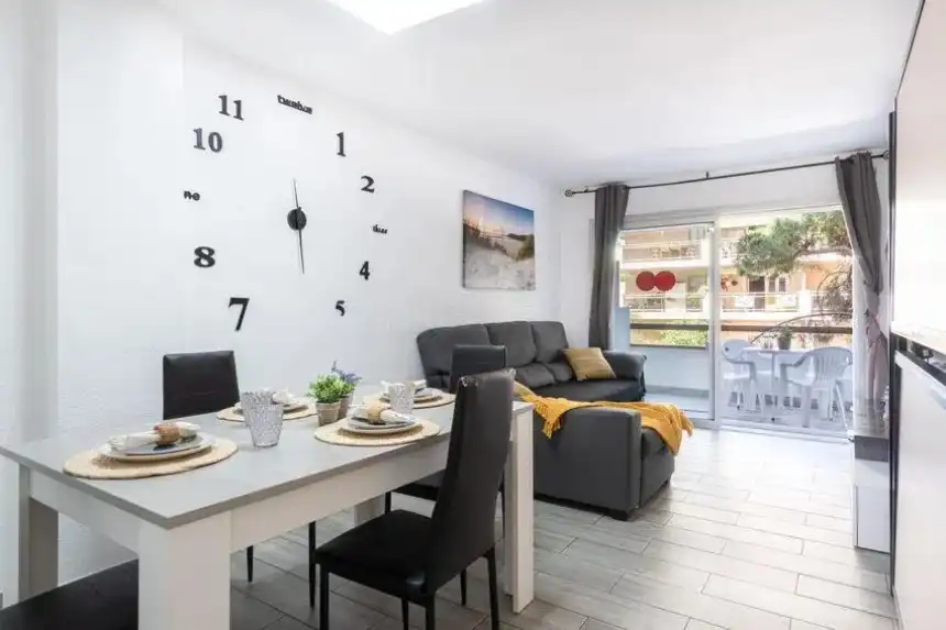 Dining room of Flat for sale in Salou  with Air Conditioner, Heating and Oven