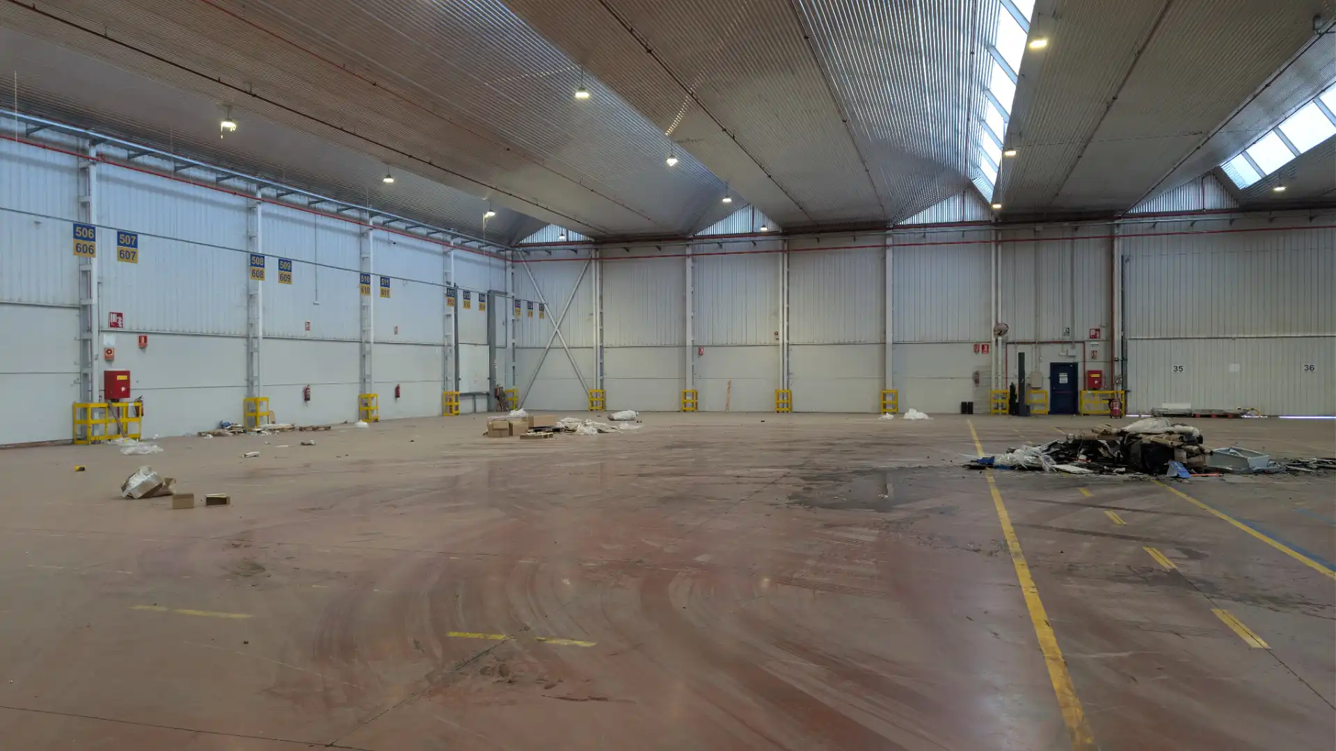 Nau industrial de lloguer en Zaragoza amb Calefacció i Alarma