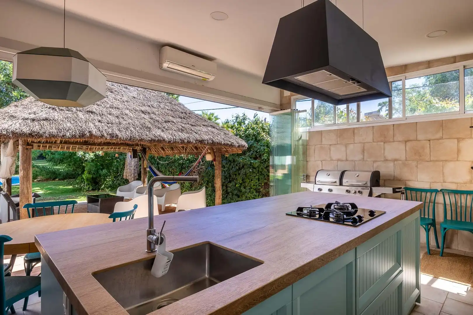 Kitchen of Houses for sale in Jerez de la Frontera  with Air Conditioner, Private garden and Terrace