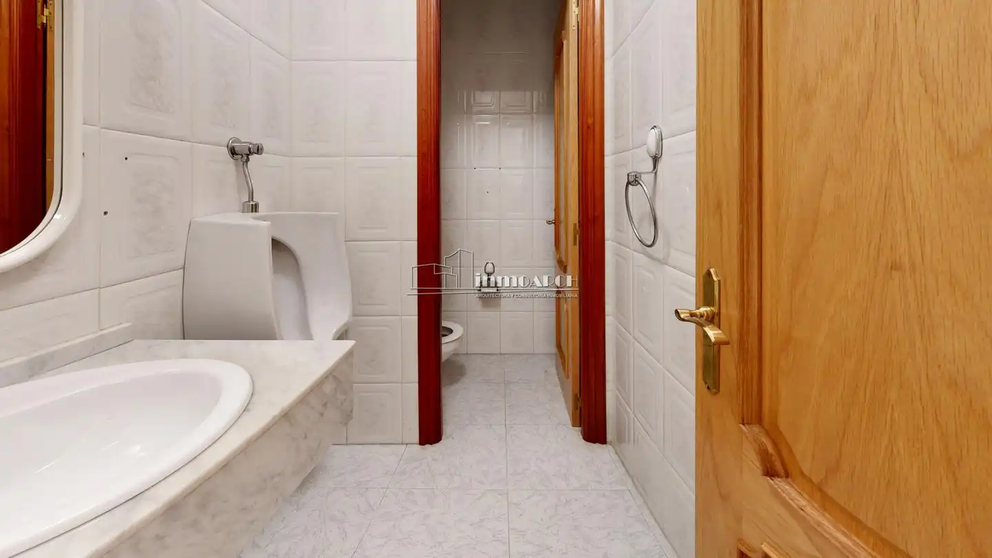 Bany de Local en venda en A Coruña Capital 