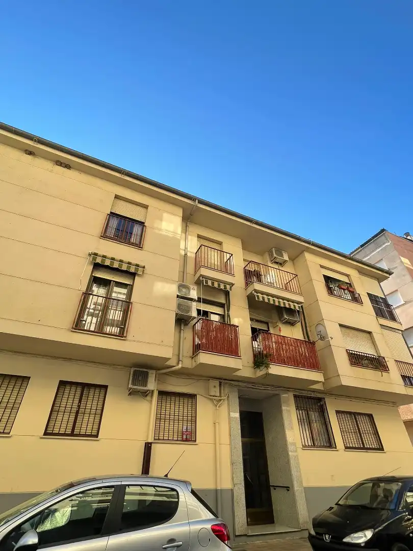 Vista exterior de Piso en venta en Miralvalle - Av. Virgen del Puerto - La Data 