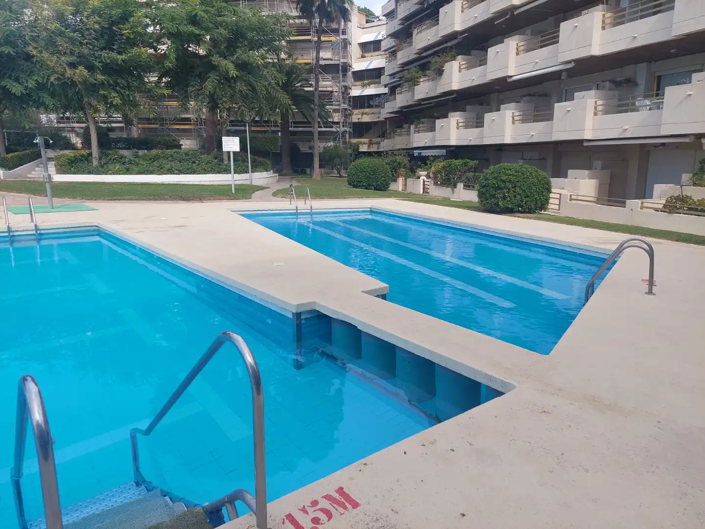 Piscina de Apartamento en venta en Salou con Terraza, Amueblado y Piscina comunitaria