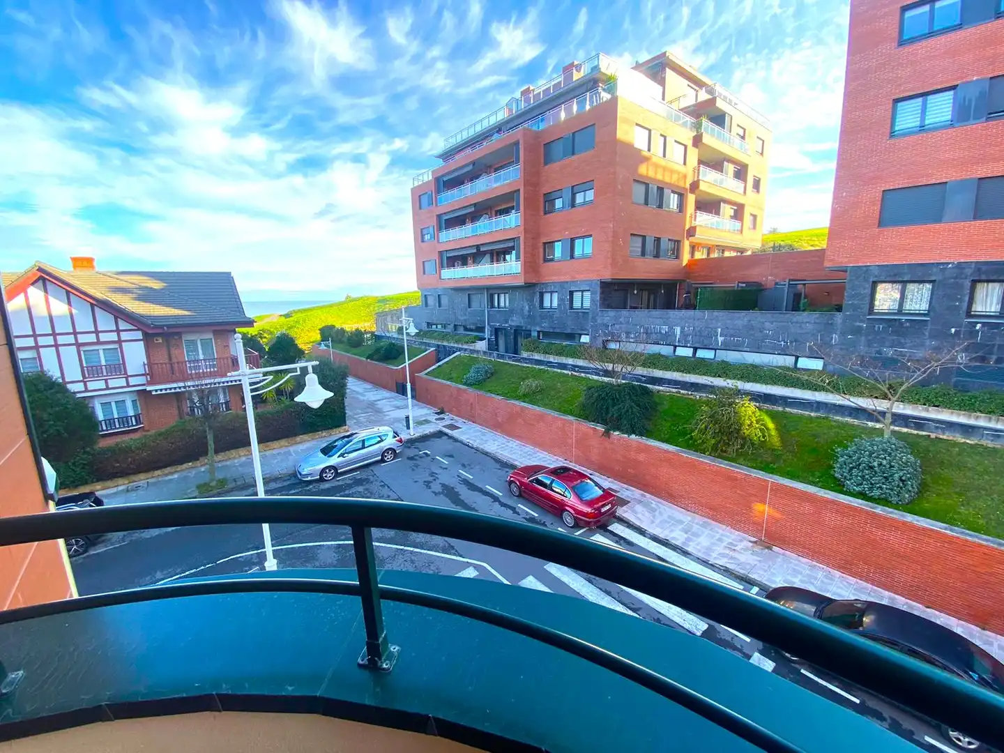 Vista exterior de Pis en venda en Castro-Urdiales amb Calefacció, Parquet i Terrassa