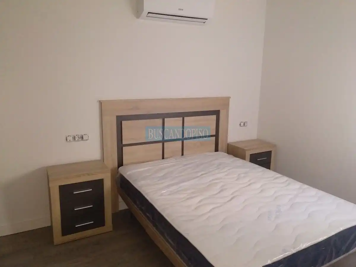 Habitación de Estudio de alquiler en  Logroño con Aire acondicionado, Calefacción y Parquet