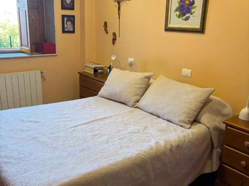 Dormitori de Casa o xalet en venda en Chantada amb Calefacció, Jardí privat i Parquet