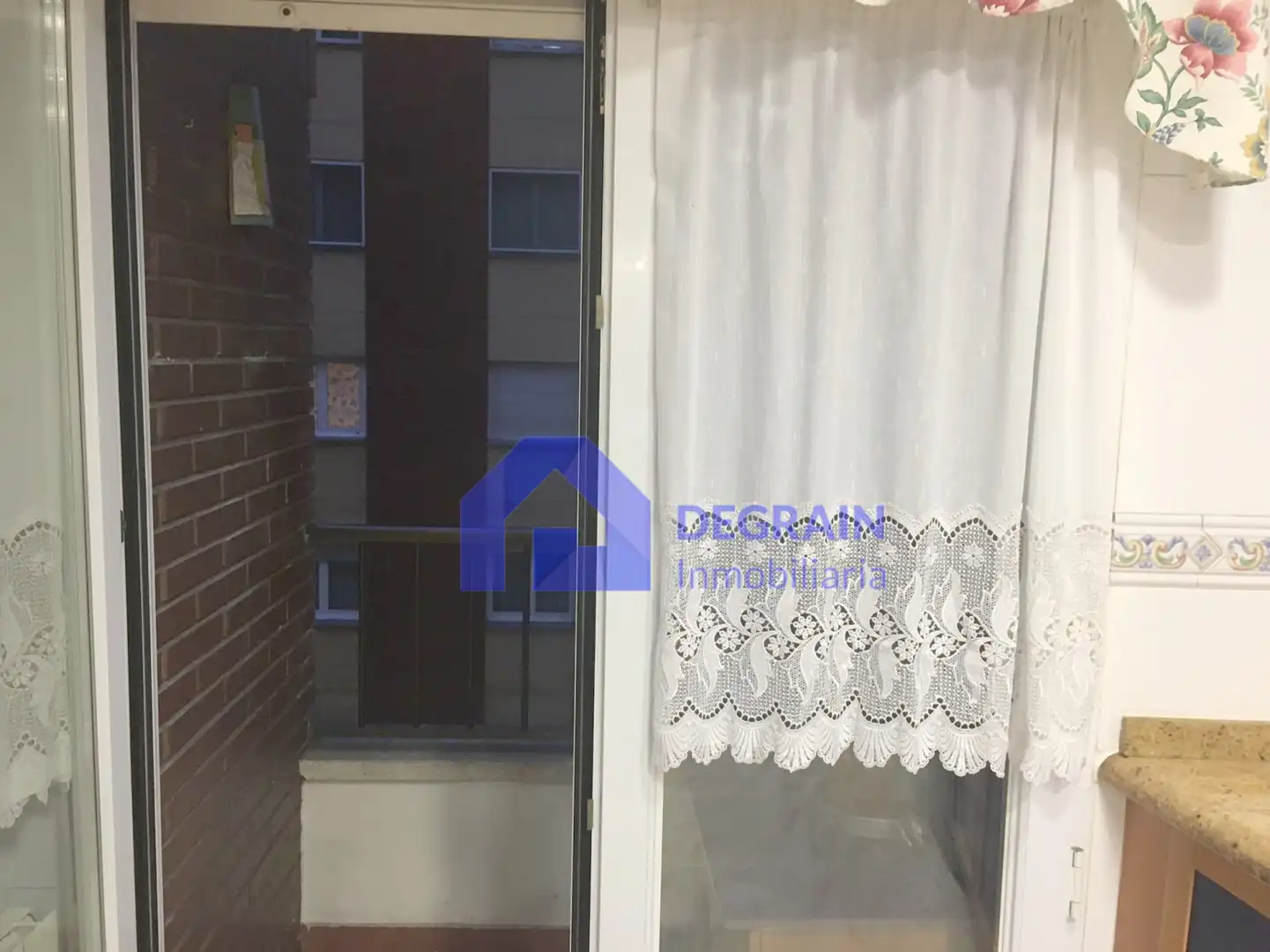 Habitación de Piso de alquiler en Oviedo  con Calefacción y Balcón