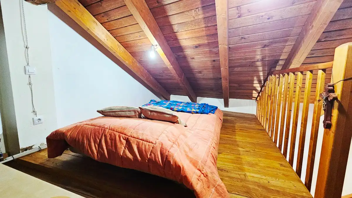 Dormitori de Casa o xalet en venda en Linares de la Sierra amb Traster