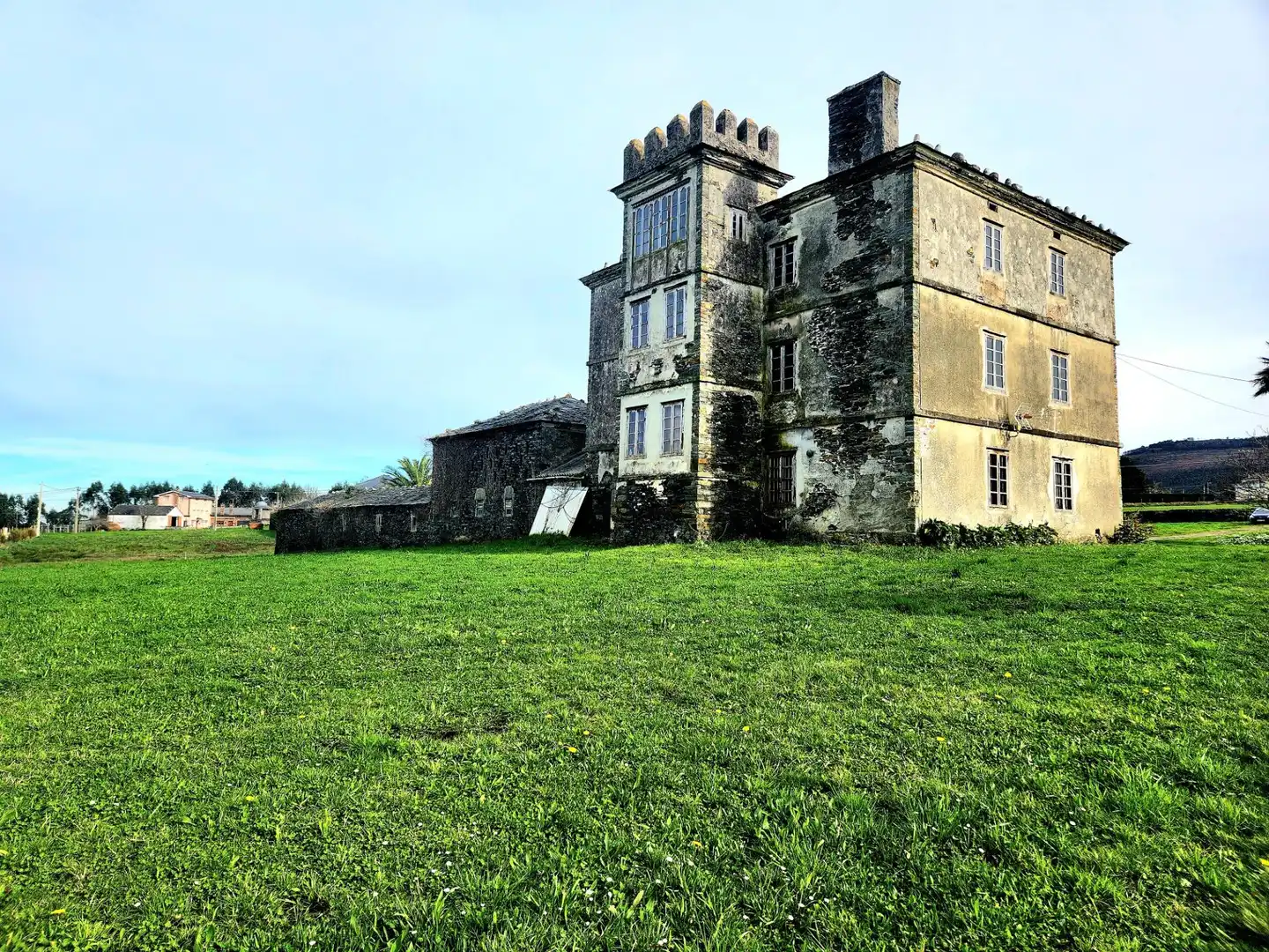 Außenansicht von Country house zum Verkauf in Coaña mit Privatgarten, Abstellraum und Balkon