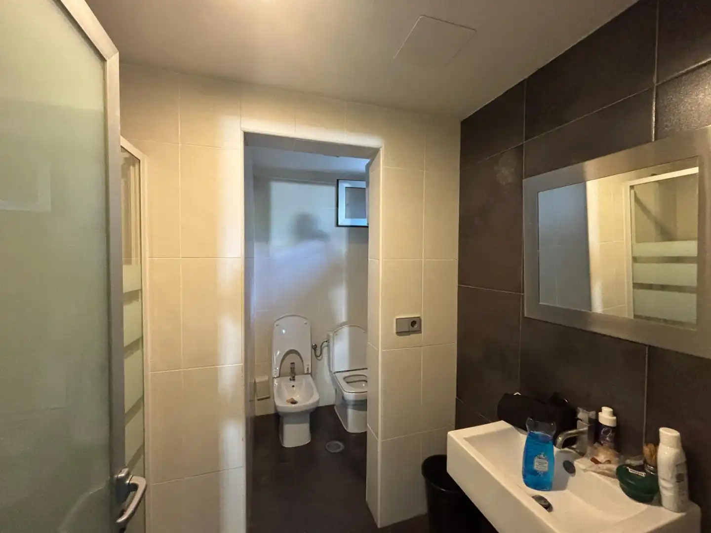 Baño de Local en venta en San Juan de Aznalfarache con Aire acondicionado