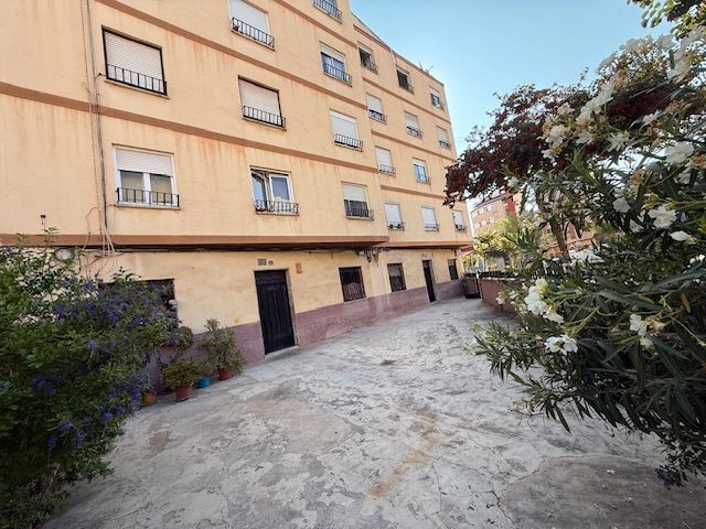 Vista exterior de Piso en venta en Castellón de la Plana / Castelló de la Plana con Trastero