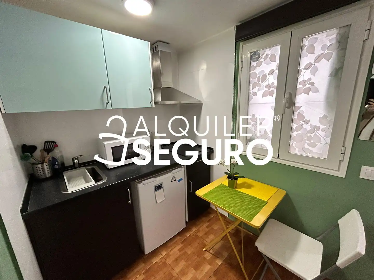 Cocina de Estudio de alquiler en Madrid con Amueblado