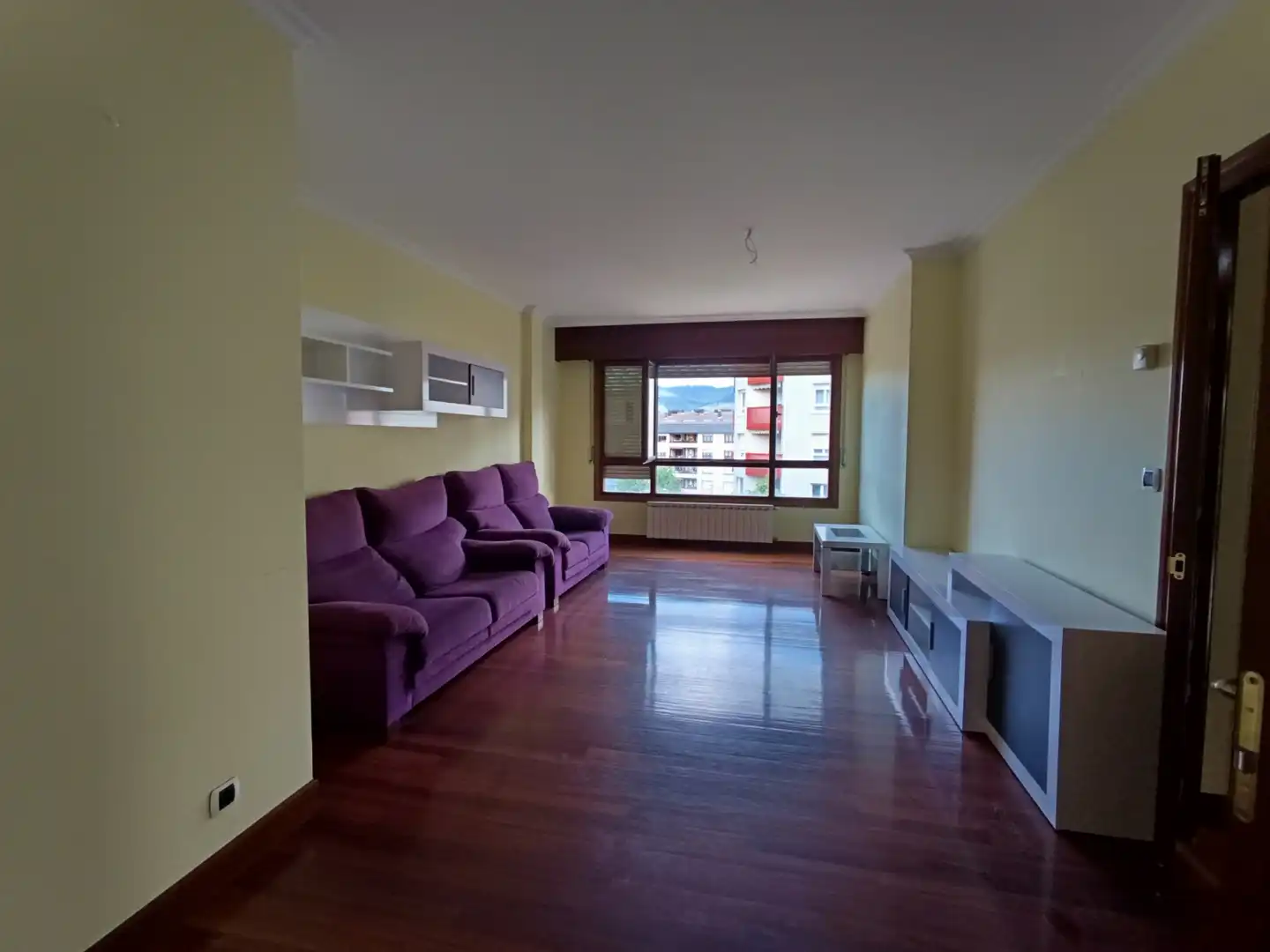 Sala d'estar de Pis de lloguer en Amurrio amb Calefacció, Moblat i Balcó