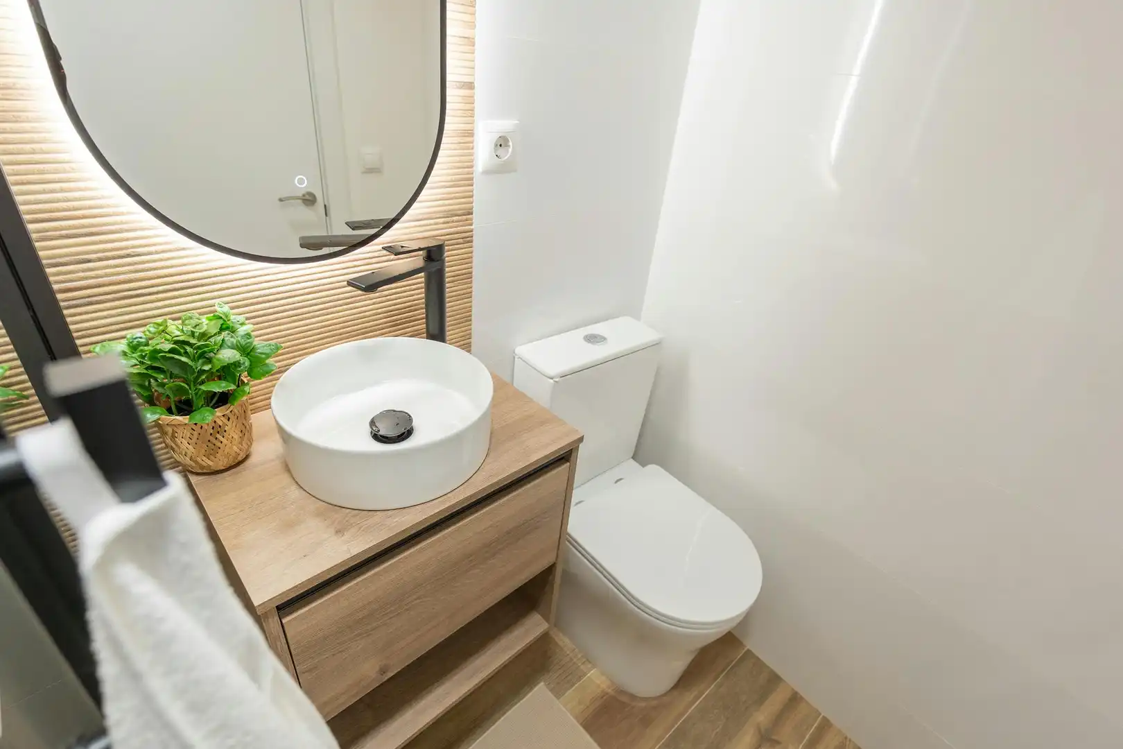 Baño de Piso de alquiler en Madrid con Aire acondicionado, Calefacción y Jardín privado