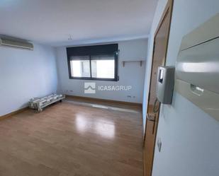 Dormitori de Apartament de lloguer en Rubí amb Aire condicionat i Parquet