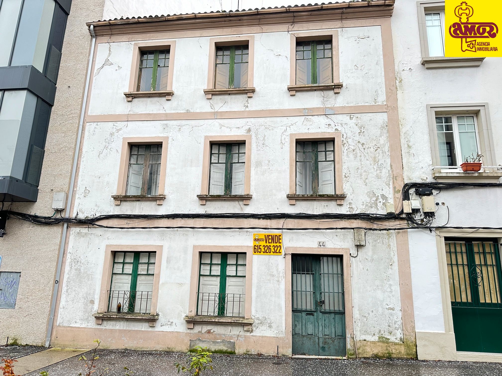 Exterior view of Building for sale in Santiago de Compostela 