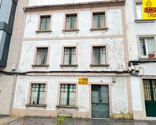 Vista exterior de Edifici en venda en Santiago de Compostela 