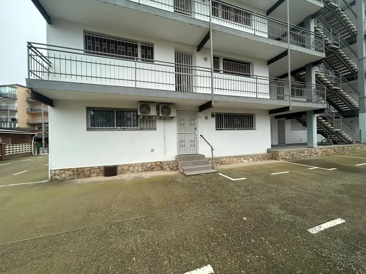 Vista exterior de Apartamento en venta en Roses con Aire acondicionado, Calefacción y Jardín privado