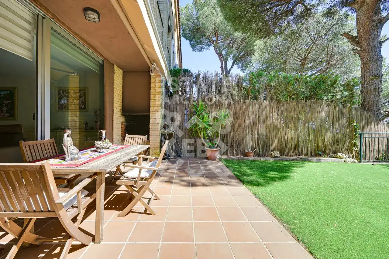 Garten von Einfamilien-Reihenhaus zum Verkauf in Mataró mit Klimaanlage, Heizung und Terrasse