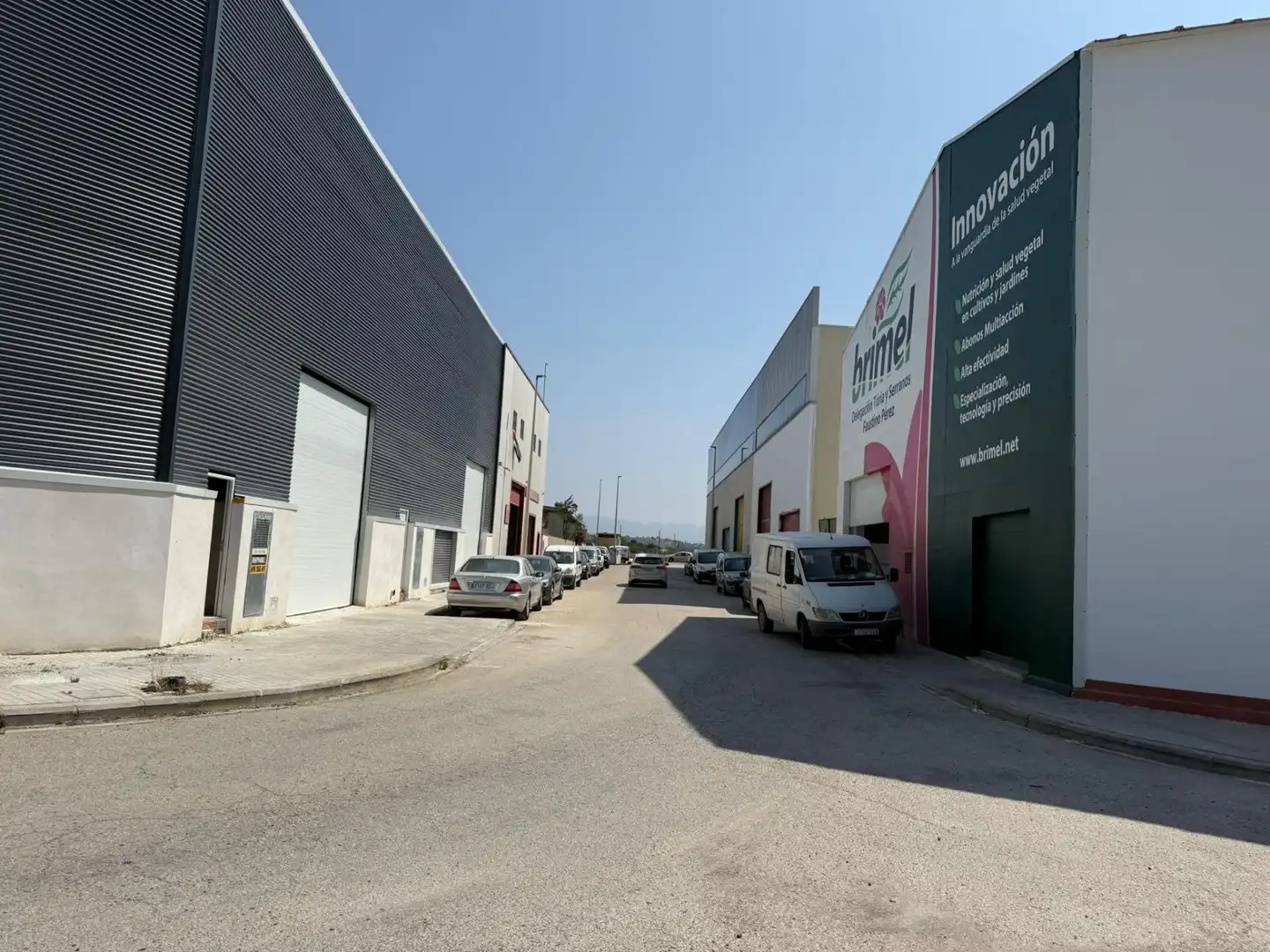 Außenansicht von Fabrikhallen zum Verkauf in Llíria