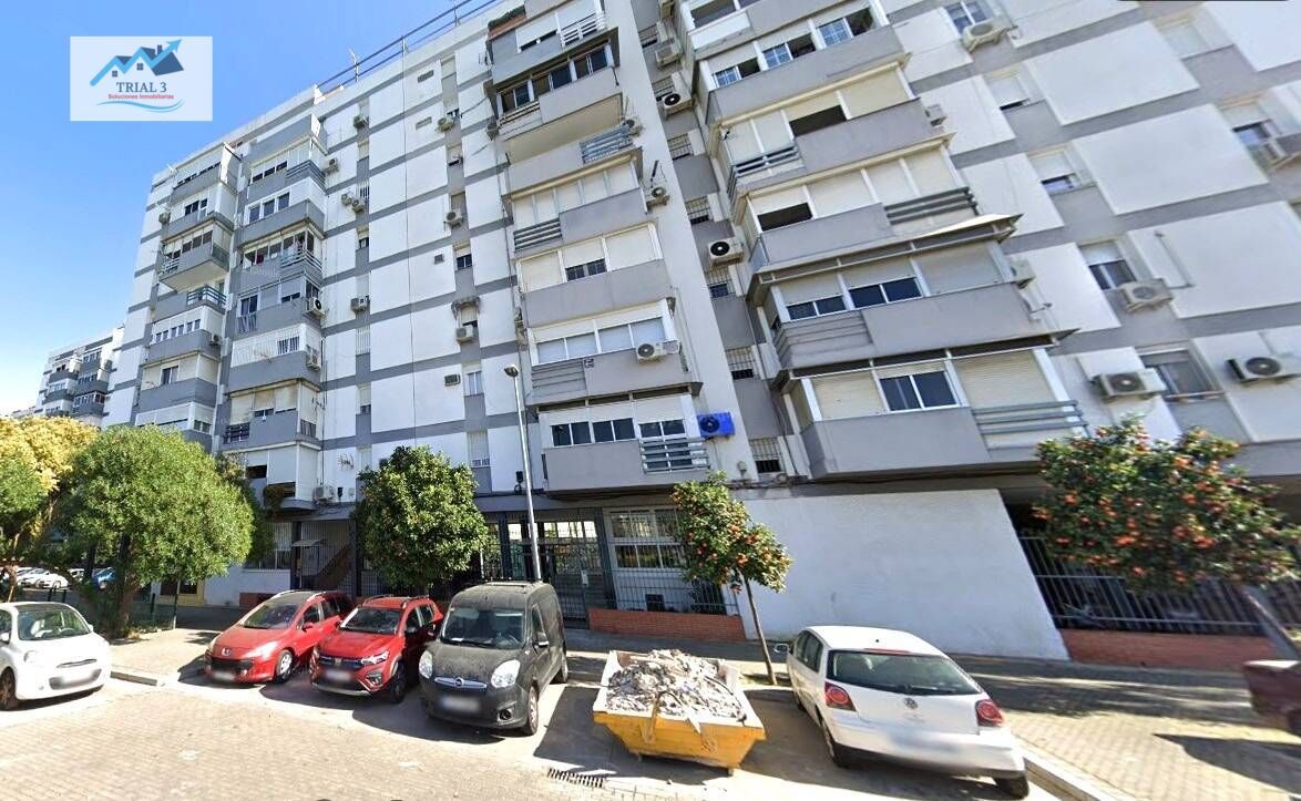 Vista exterior de Pis en venda en  Sevilla Capital amb Terrassa i Balcó