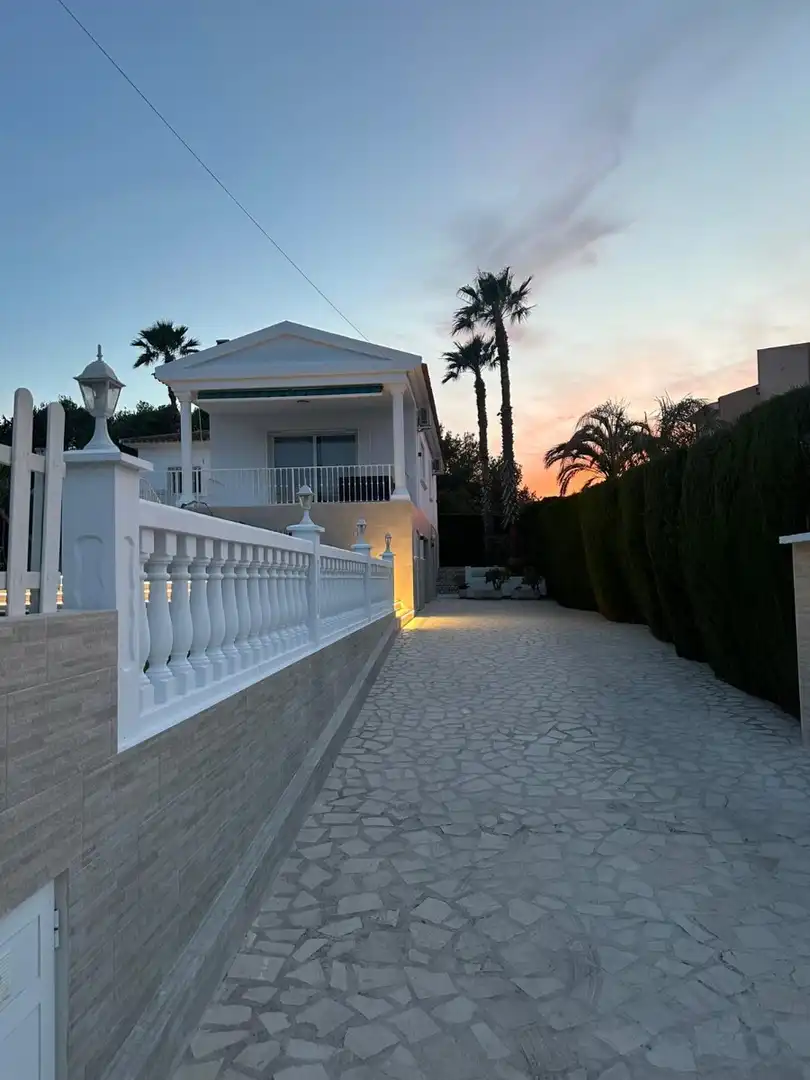 Außenansicht von Haus oder Chalet zur Miete in Calpe / Calp mit Klimaanlage, Heizung und Terrasse