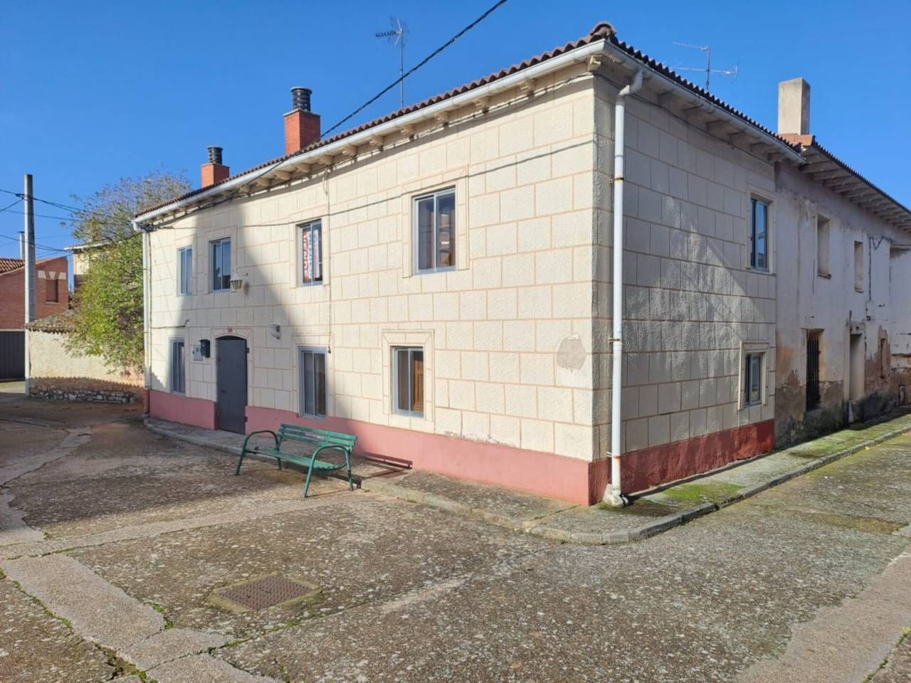 Vista exterior de Casa o xalet en venda en Presencio amb Jardí privat