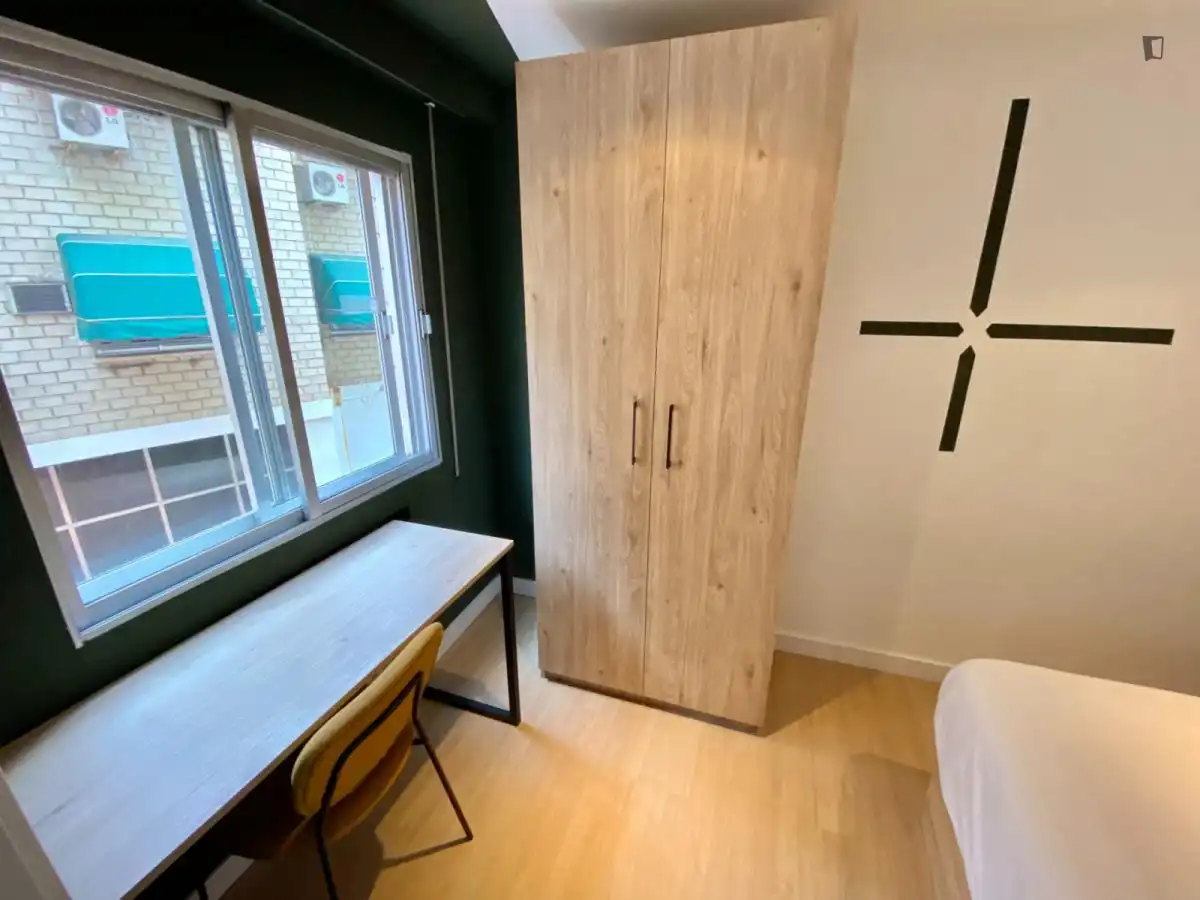 Dormitori de Apartament per a compartir en Madrid amb Calefacció, Moblat i Forn
