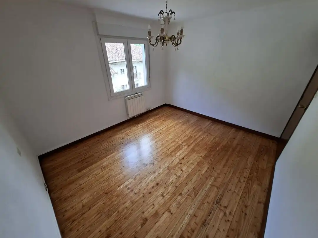 Habitación de Piso en venta en Mañaria con Calefacción y Balcón