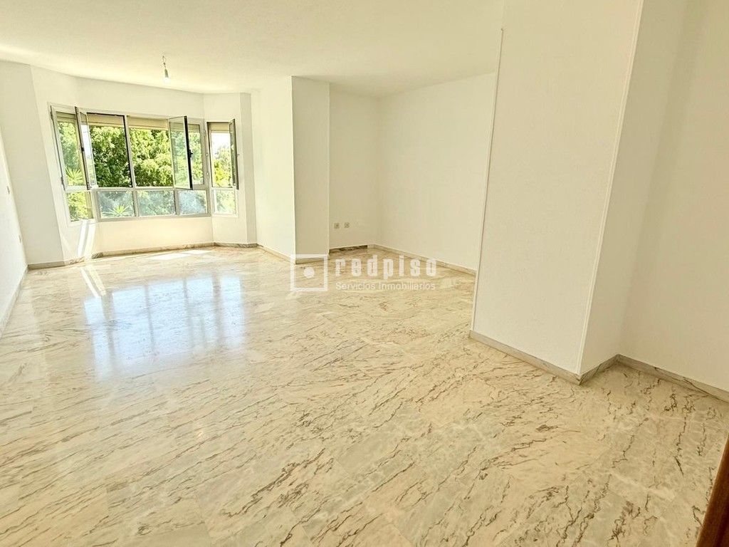 Flat to rent in TOMAS ECHEVERRIA , Parque Ayala - Jardín de la Abadía - Huelín