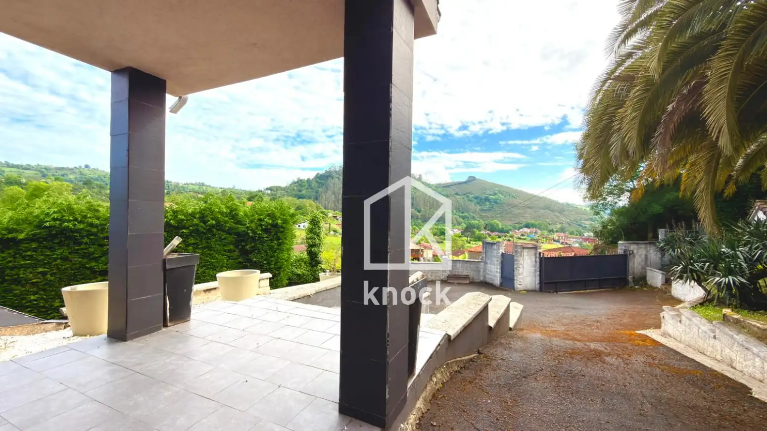 Terrassa de Casa o xalet en venda en Oviedo  amb Calefacció, Parquet i Terrassa
