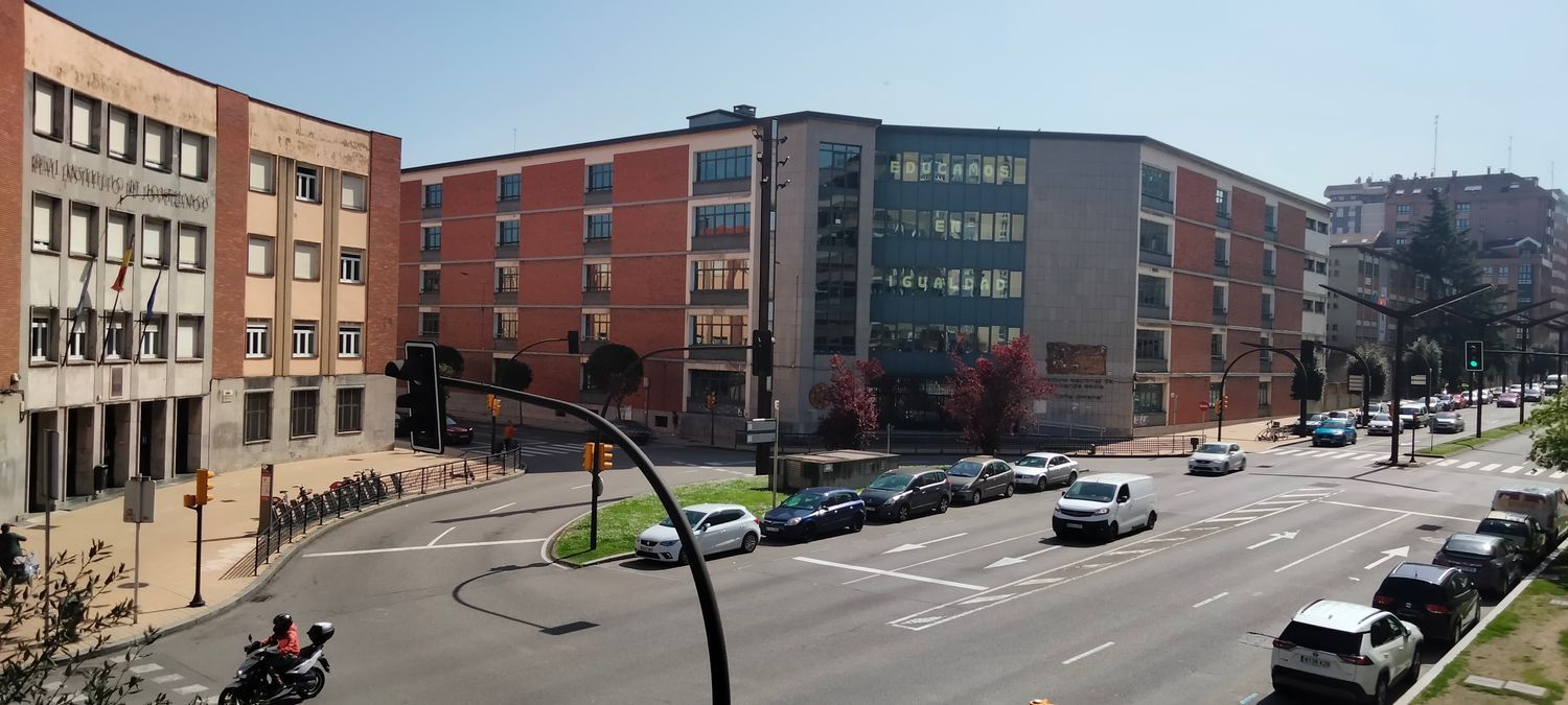 Vista exterior de Pis en venda en Gijón  amb Piscina