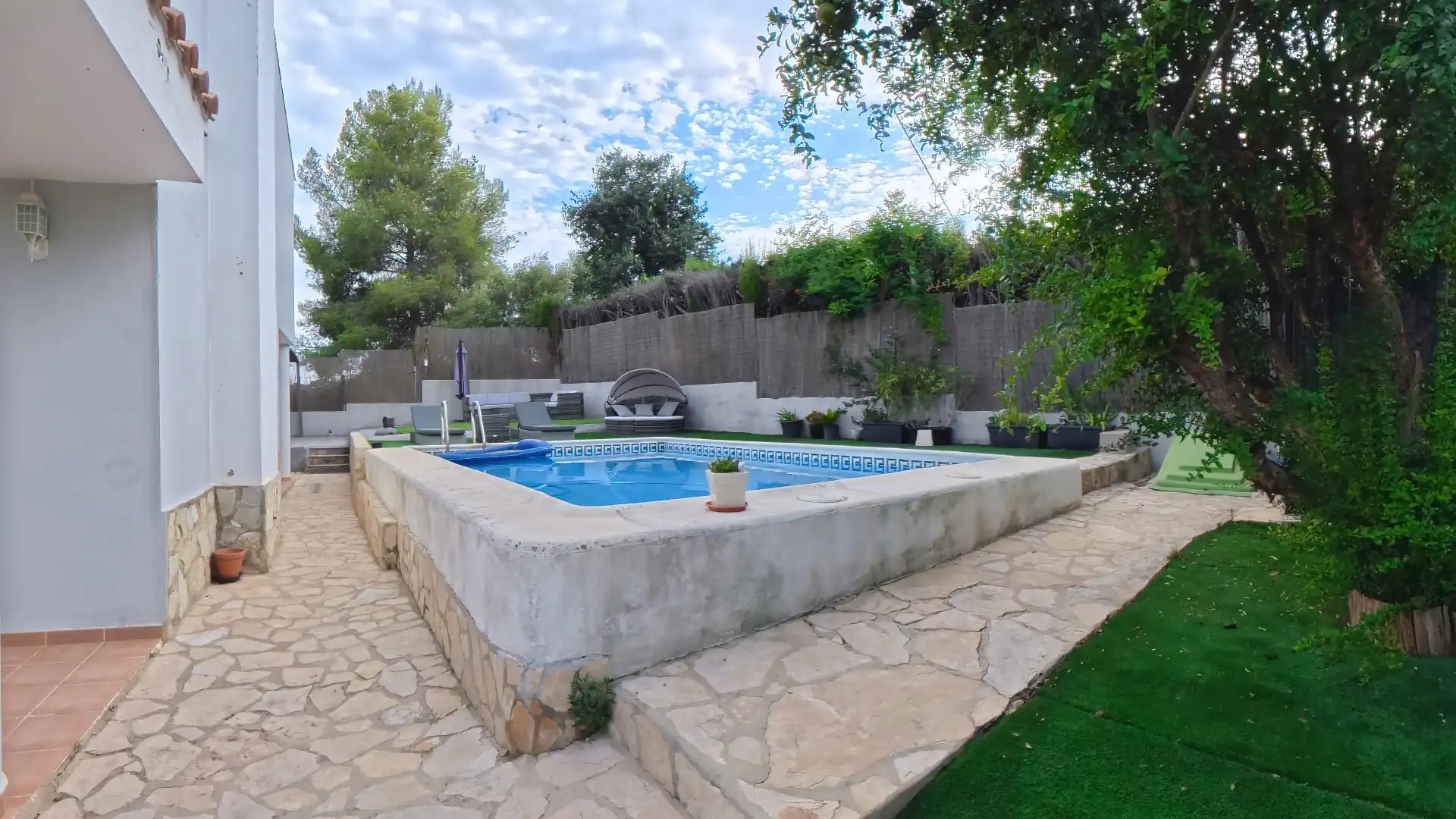 Piscina de Casa adosada en venda en Montserrat amb Calefacció, Jardí privat i Terrassa