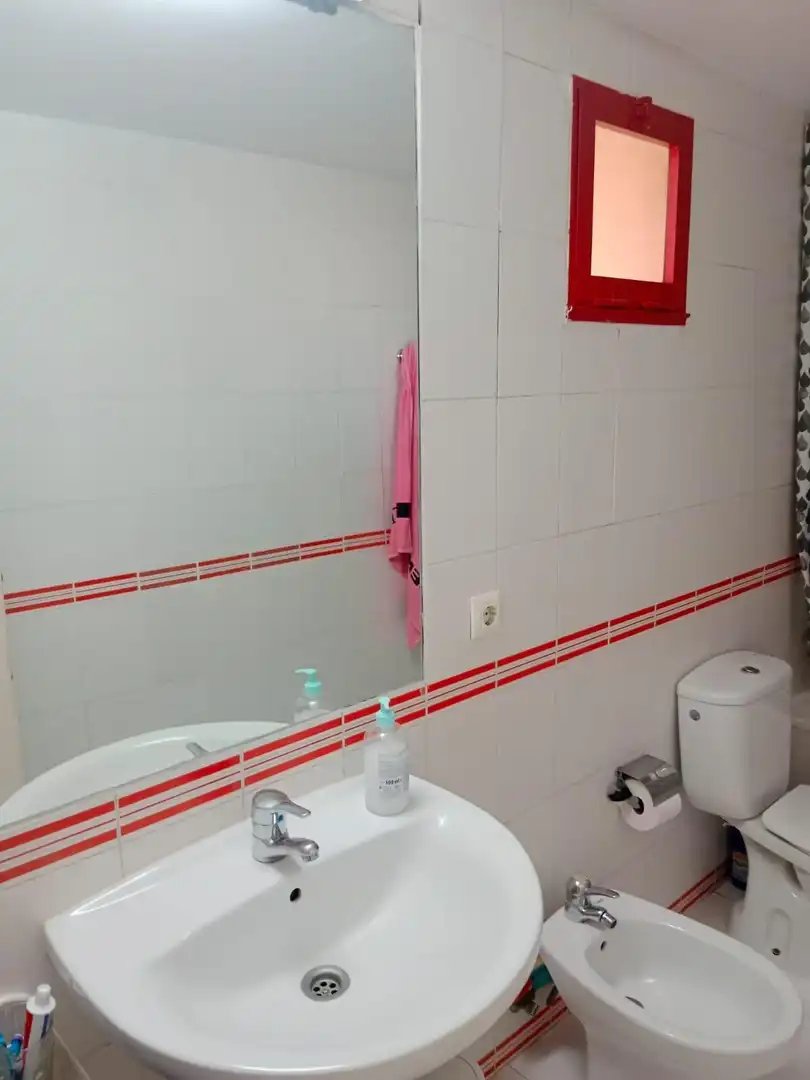 Bany de Apartament en venda en Benidorm amb Aire condicionat, Jardí privat i Terrassa