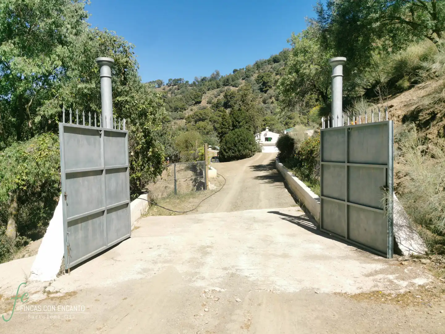 Vista exterior de Finca rústica en venda en Málaga amb Calefacció, Jardí privat i Piscina